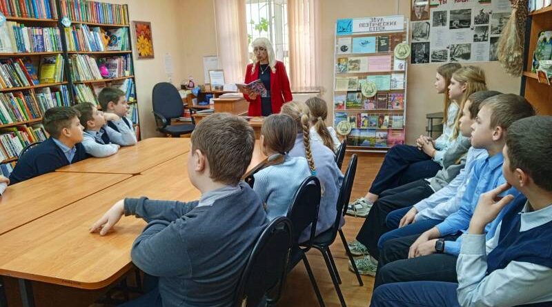 Мила Клявина в библиотеке имени Бодренкова
